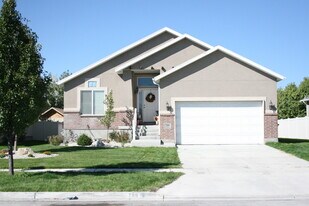 Building Photo - 789 N Devonshire Dr