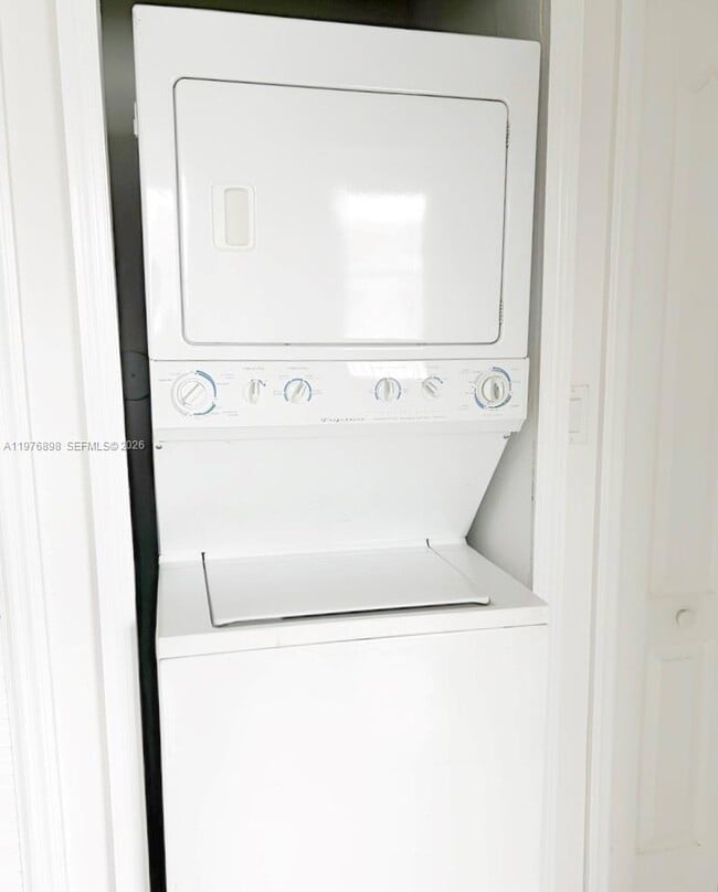 Building Photo - 2637 SE 16th Terrace