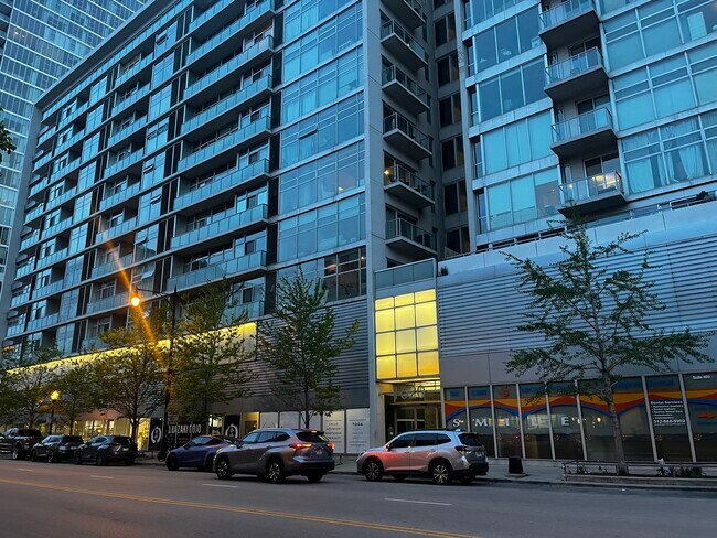 Primary Photo - 1620 S Michigan Ave