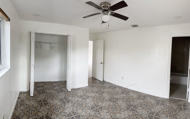 Building Photo - 1561 NE 109th St