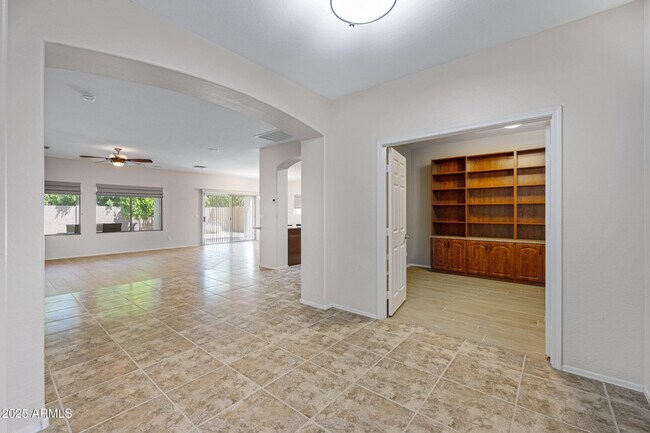 Building Photo - 11207 N 165th Ave