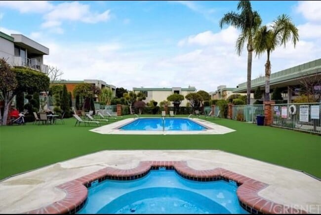 Building Photo - 5301 Balboa Blvd