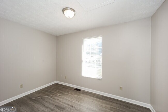 Building Photo - 6155 Forrest Ave
