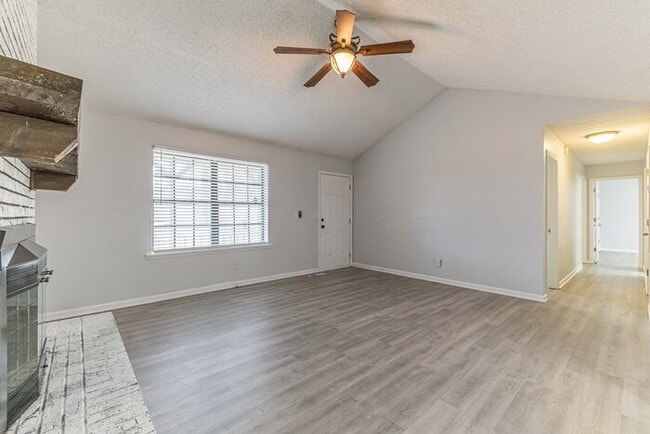 Building Photo - Ranch 3 bedroom 2 bath !
