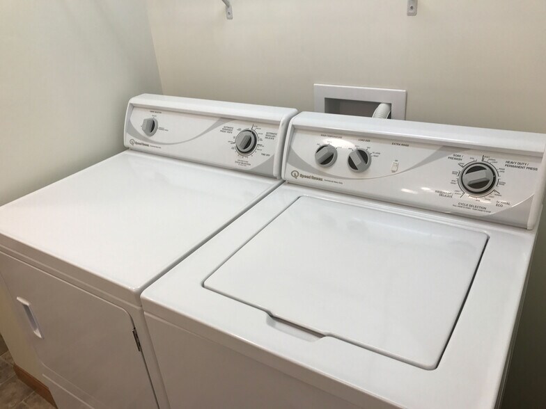 Building Photo - 1001 Altamonte Dr