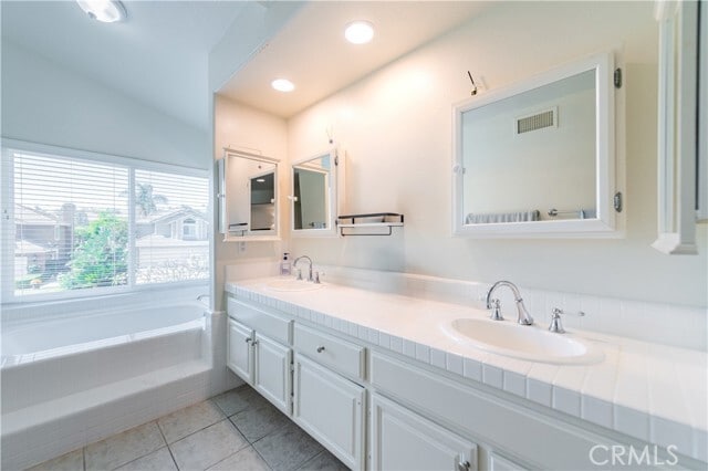Building Photo - 28105 Hollyberry Ln