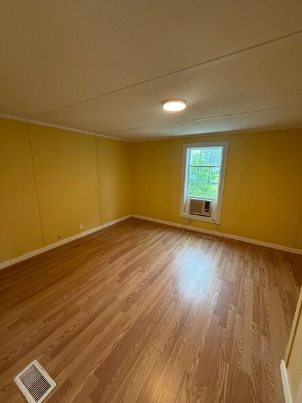 Building Photo - 2020 W Barr Rd