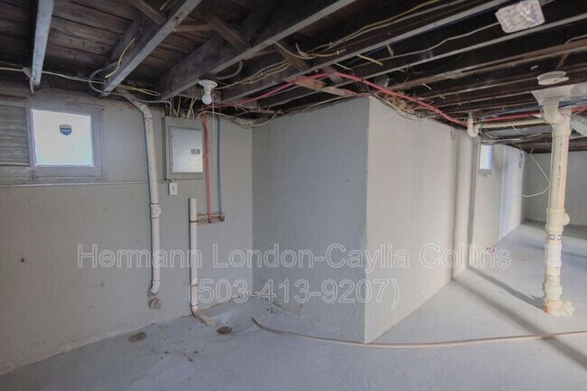 Building Photo - 5733 Albia Terrace