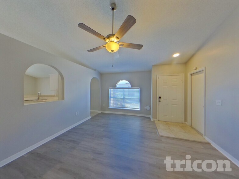 Building Photo - 10549 Opus Dr