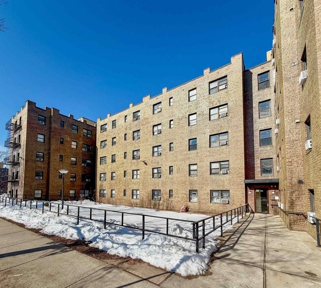 Building Photo - 1817 John F. Kennedy Blvd