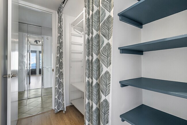 Building Photo - 100 E Walton St