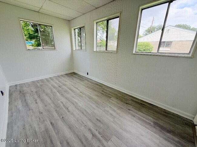Building Photo - 3319 Vetter Ave