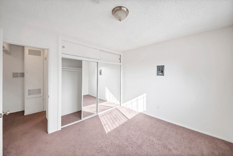 Building Photo - 2458 Normandie Ave