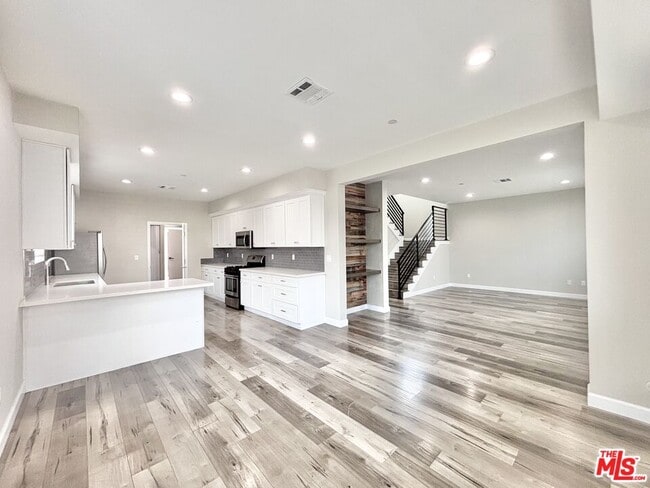 Building Photo - 14528 Killion St