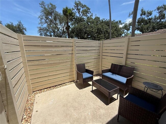 Building Photo - 6861 Woodwind Dr