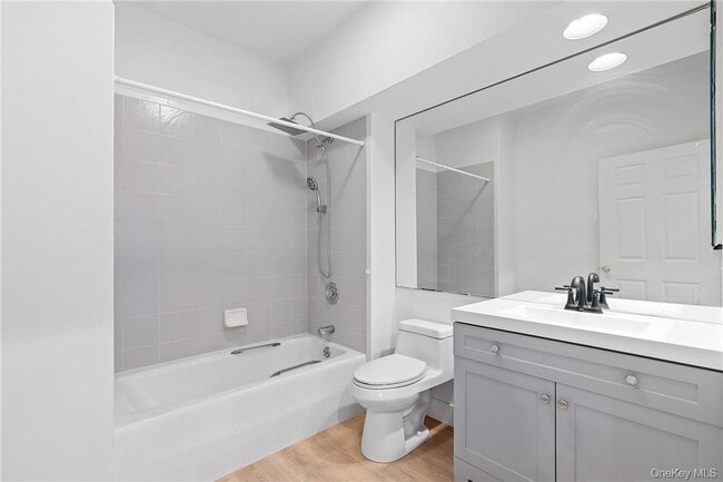 Building Photo - 126 Doral Greens Dr W