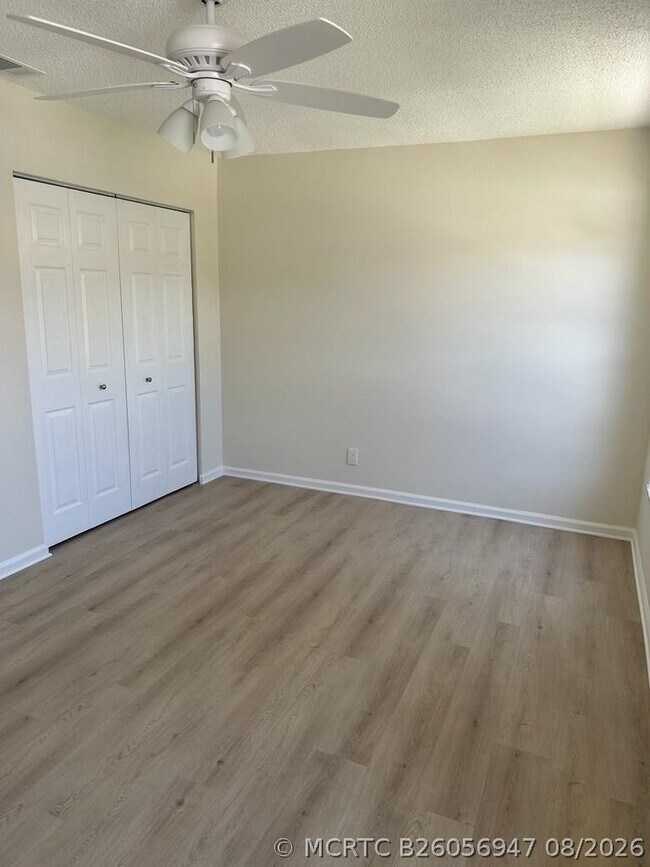 Building Photo - 406 Buttonwood Pl