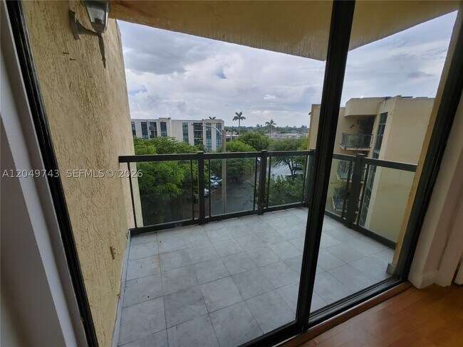 Building Photo - 11800 SW 18th St