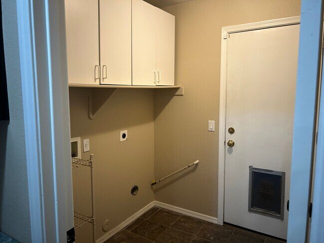 Building Photo - Charming 4-Bedroom Peoria Home with Private Pool – Great Location!