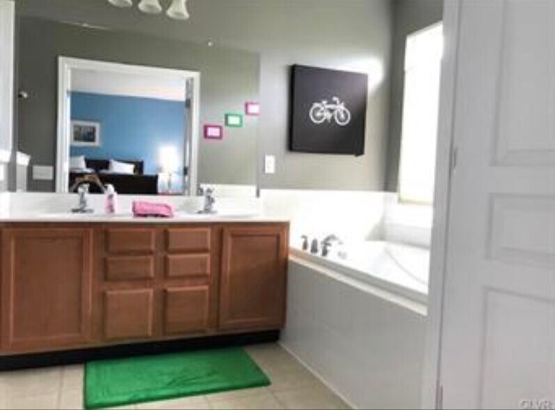 Building Photo - 8482 Putnam Ct