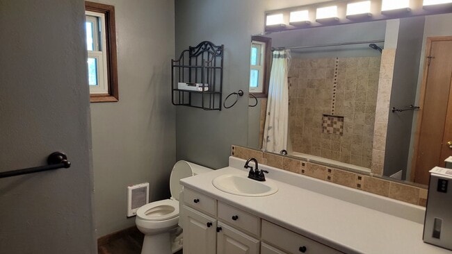Building Photo - 4 Bedroom Home In Veradale