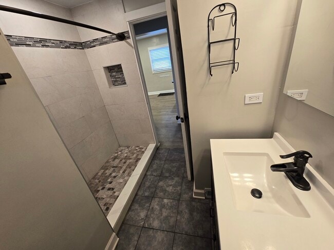 Building Photo - 185 Pick Ave