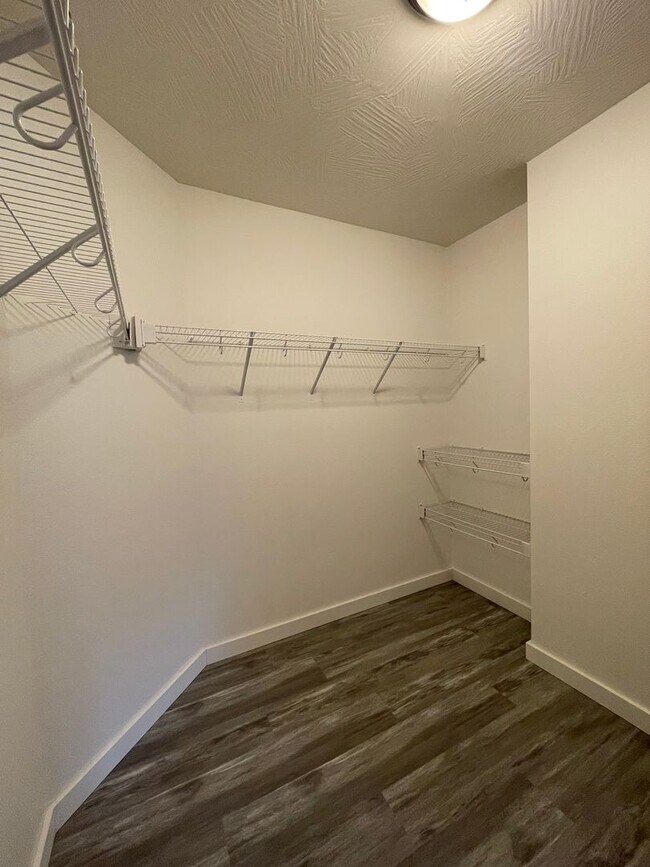 Building Photo - Kirkwood