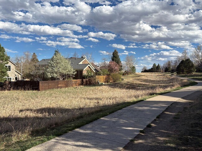 Building Photo - Stunning 4 bed 3.5 Bath Home in Wonderland Hills Walking Distance to Wonderland Lake. Rent Furnis...