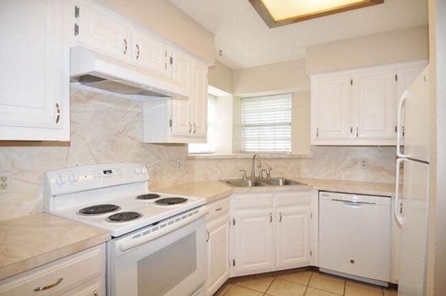 Building Photo - Great home with Sunroom in Sachse!