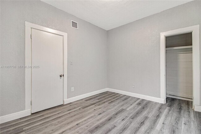 Building Photo - 327 SW 20th St