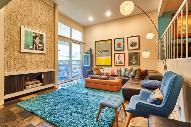 Building Photo - 4804 La Villa Marina