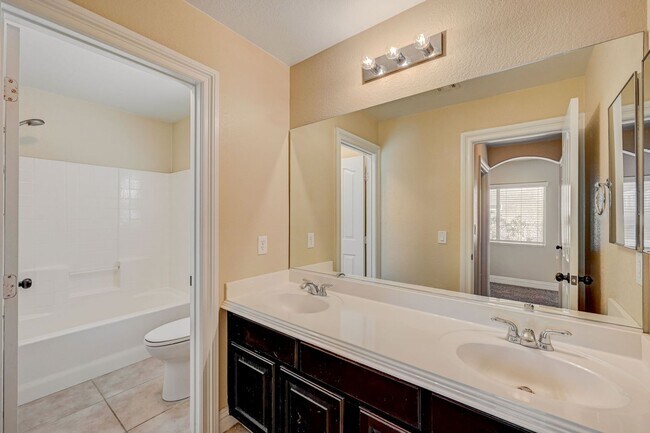 Building Photo - Stunning Northwest three bedroom w/ a loft!