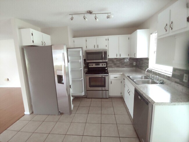 Building Photo - 3570 SE 135th Ln