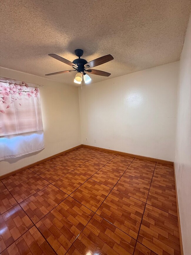 Building Photo - Centrally Located In Phoenix