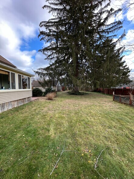 Backyard by Pergula - 260 Jefferson Ave