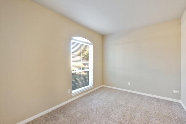 Building Photo - 163 Lone Tree Hollow
