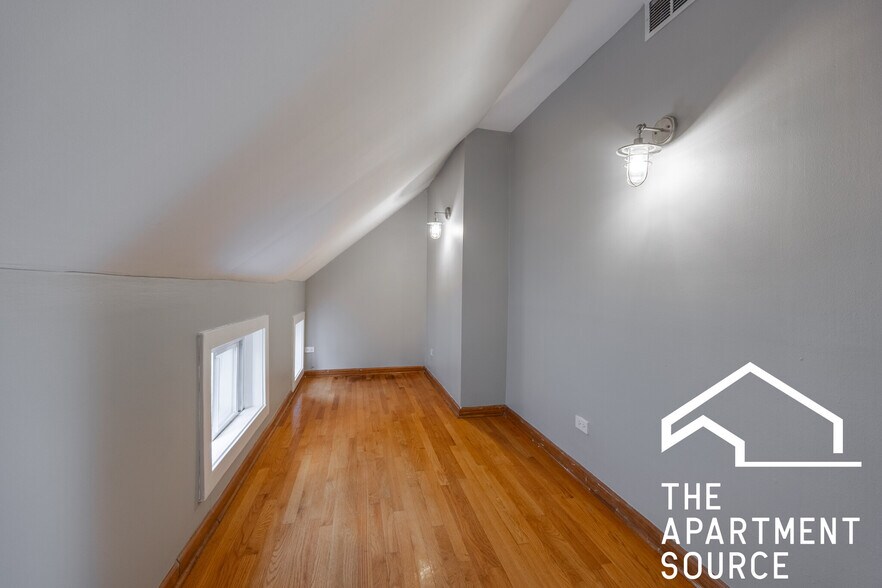 Building Photo - 2655 W Homer St