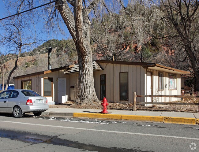 Primary Photo - 1202 Manitou Ave