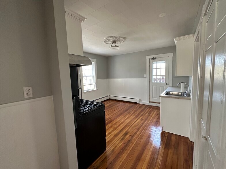 Building Photo - 135 Nonantum St