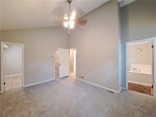 Building Photo - 844 Chandler Dr SW