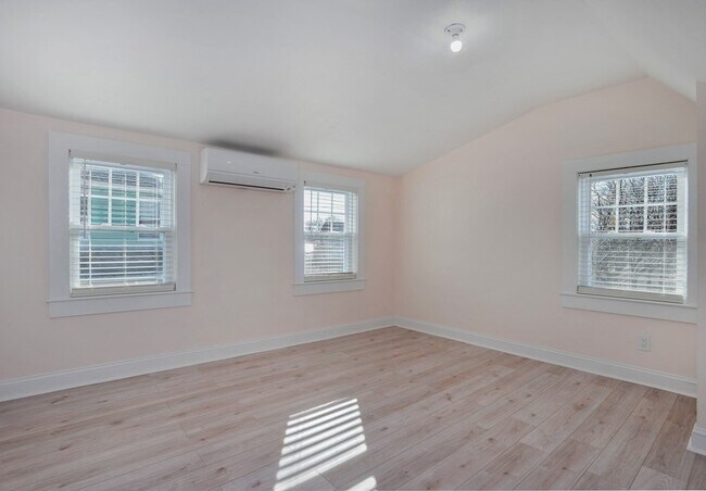 Building Photo - 3 Island Ave