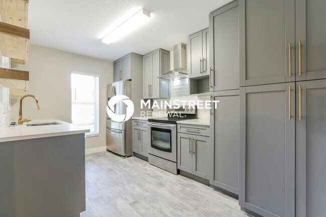 Building Photo - 3 Bedroom Pet-Friendly Home in SARASOTA, FL with Main Street Renewal