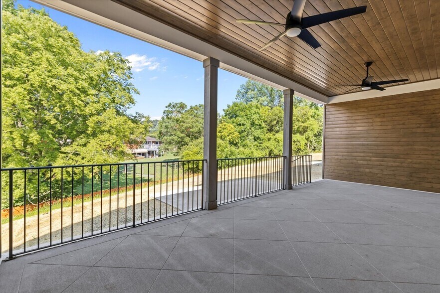 Building Photo - 321 Old Shackle Island Rd