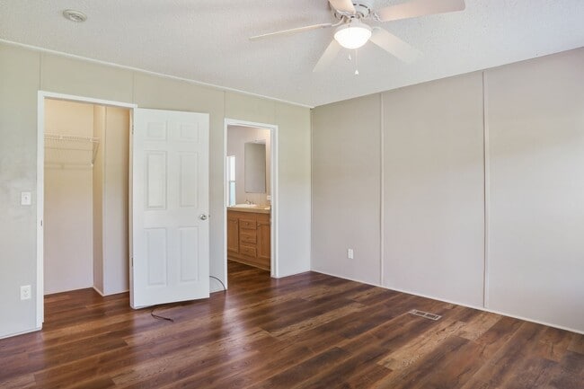 Building Photo - 4bd 2ba Mobile HOME FOR RENT!