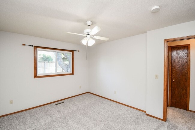 Building Photo - 705 N Montgomery Ct