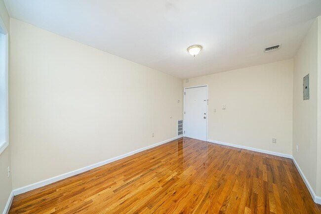 Building Photo - 524-526 4th St