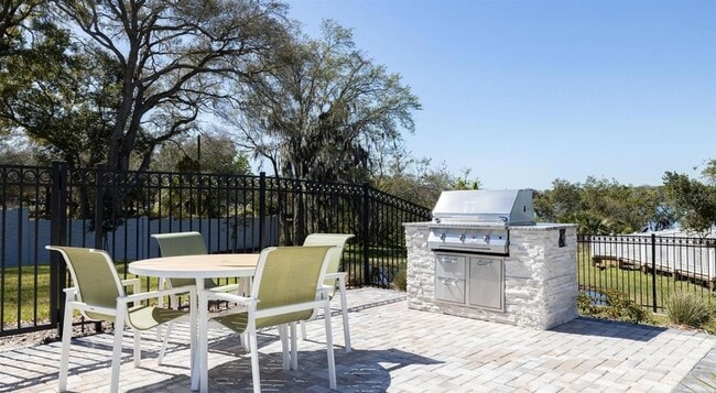 Building Photo - 110 Zora Pl