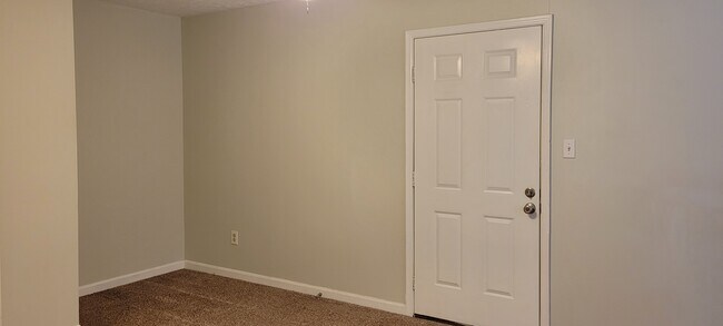 Building Photo - 4520 Bartow Carver Rd SE