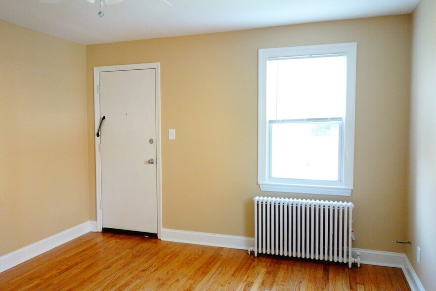 Building Photo - 8105 Greenwood Ave