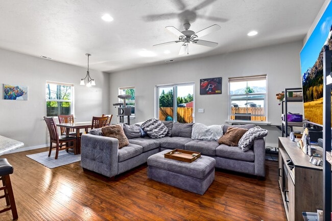 Building Photo - Beautiful & centrally located Whitefish Home